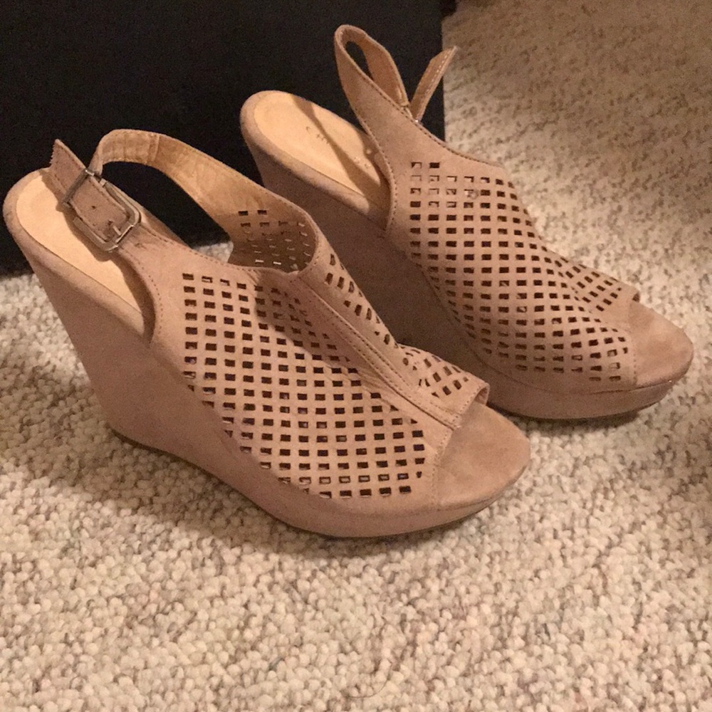 Nude wedges